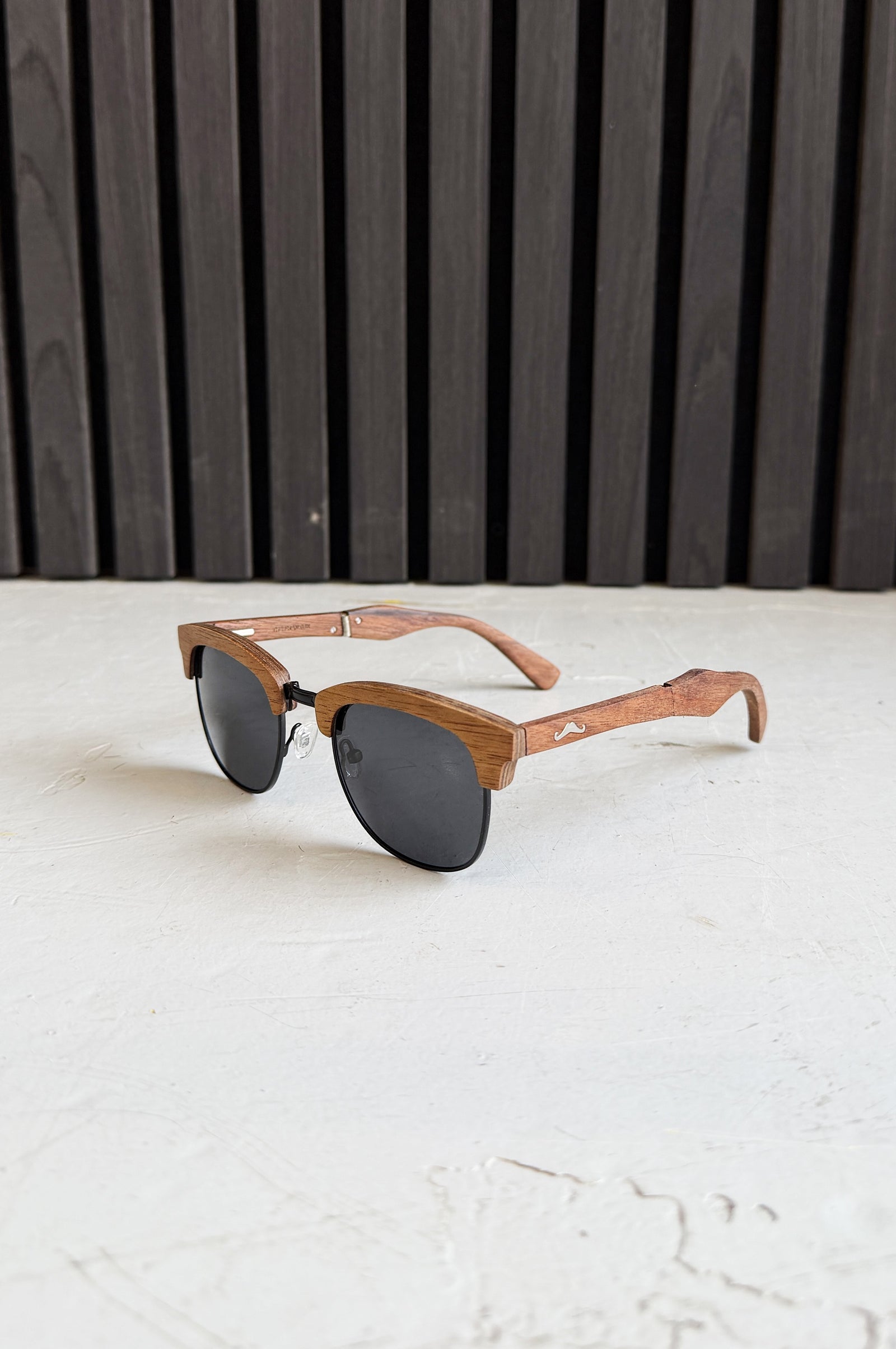 SAMPLE — FRANKLIN FOLDING SUNGLASSES WALNUT