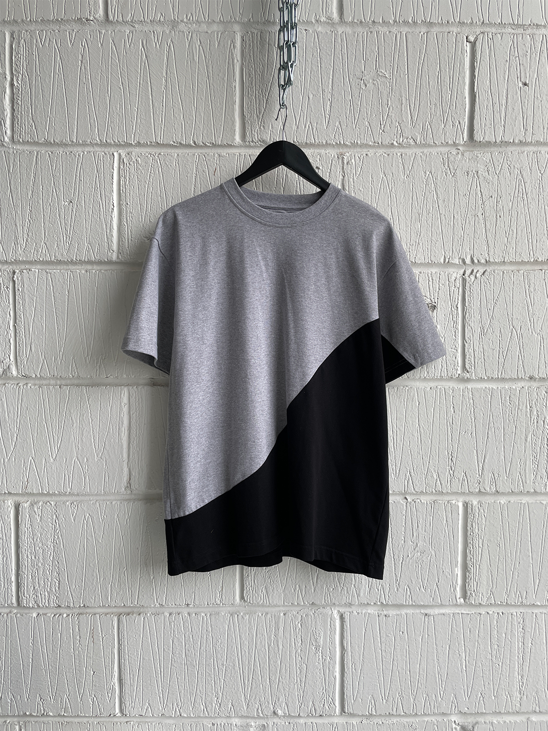 SAMPLE T-SHIRT — SPLIT GREY/BLACK (M)